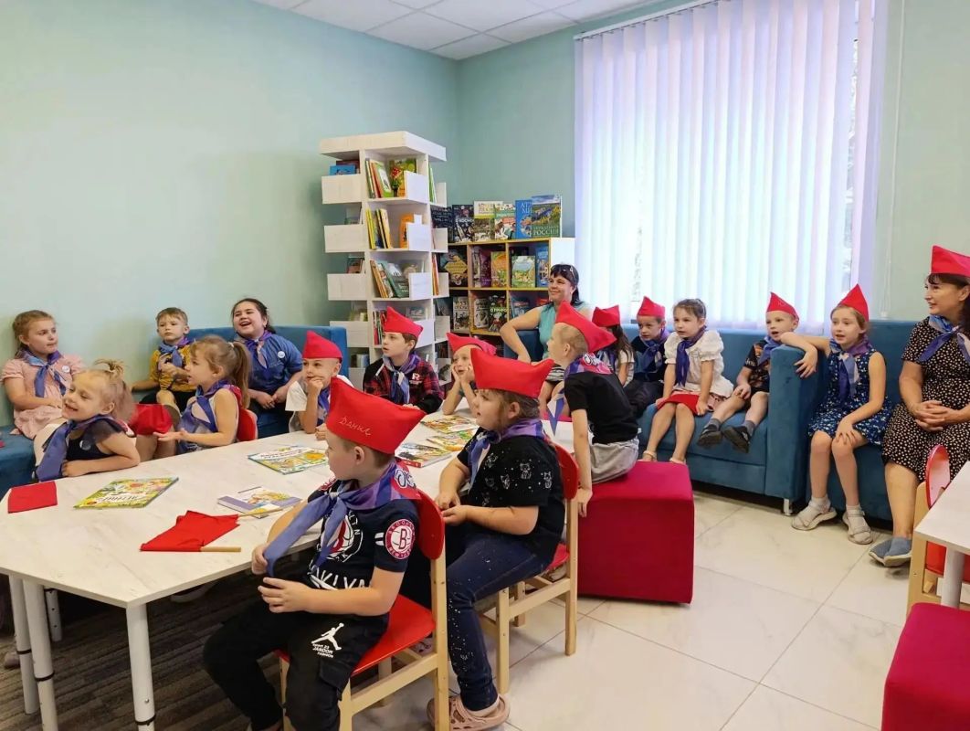 Познавательно-игровая программа «По дорогам сказок» Познавательно-игровая программа «По дорогам сказок»