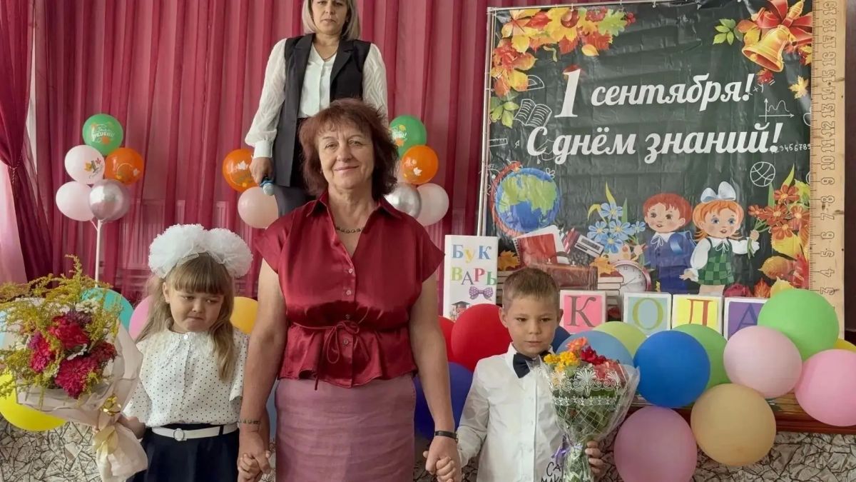 Праздник знаний и новых надежд: в Меловском муниципальном округе прозвенел Первый звонок Праздник знаний и новых надежд: в Меловском муниципальном округе прозвенел Первый звонок