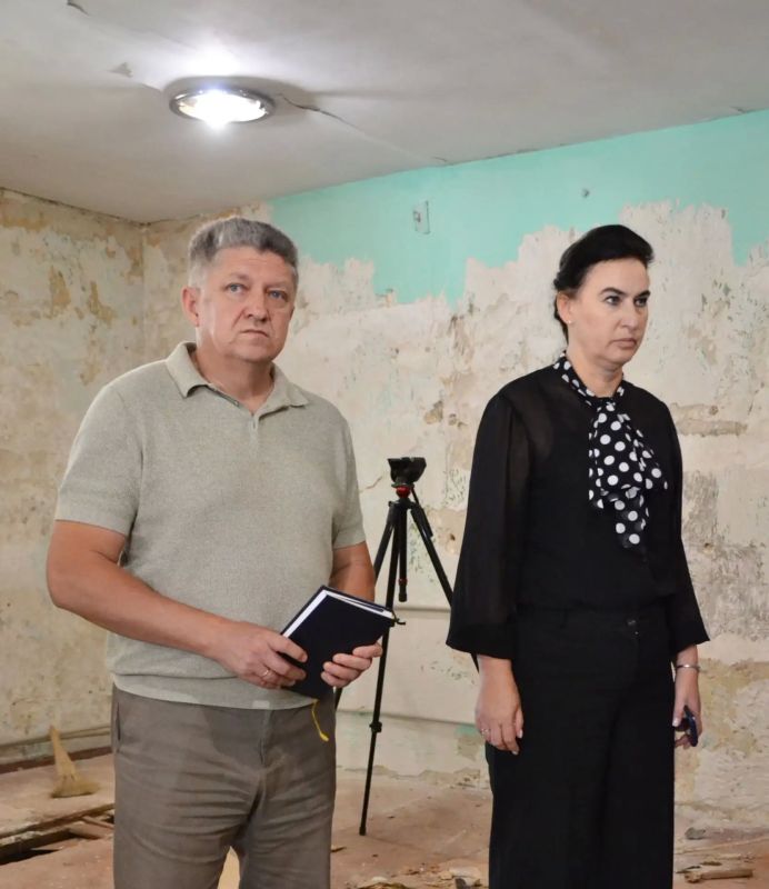 Председатель Совета городского округа город Луганск Сергей Цемкало проинспектировал ход капитального ремонта зала бокса «Олимп» в спортивной школе №3 Председатель Совета городского округа город Луганск Сергей Цемкало проинспектировал ход капитального ремонта зала бокса «Олимп» в спортивной школе №3