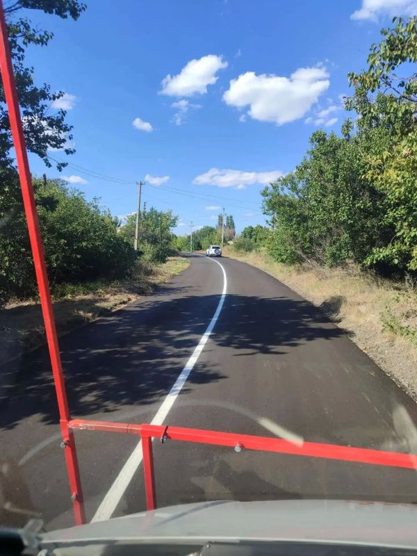 В рамках партийного проекта "Безопасные дороги" специалисты «Луганского Автодора» обновили дорожную разметку на улицах Брянки, чтобы водители могли чётко видеть границы полос движения и безопаснее ориентироваться в тёмное... В рамках партийного проекта "Безопасные дороги" специалисты «Луганского Автодора» обновили дорожную разметку на улицах Брянки, чтобы водители могли чётко видеть границы полос движения и безопаснее ориентироваться в тёмное...
