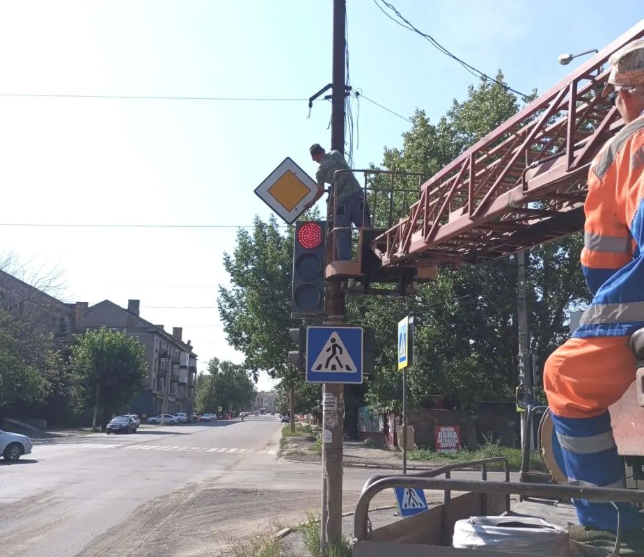 Коммунальными службами проведены работы на территории города Коммунальными службами проведены работы на территории города