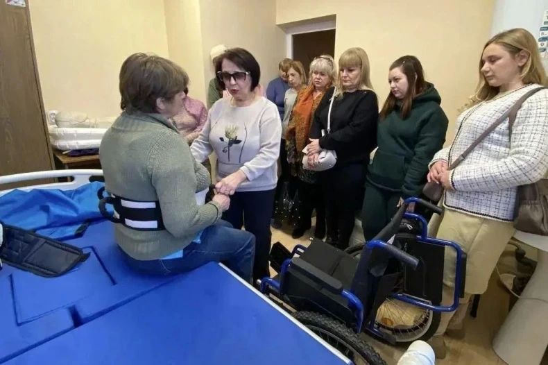 167 человек прошли обучение в Школах ухода 167 человек прошли обучение в Школах ухода