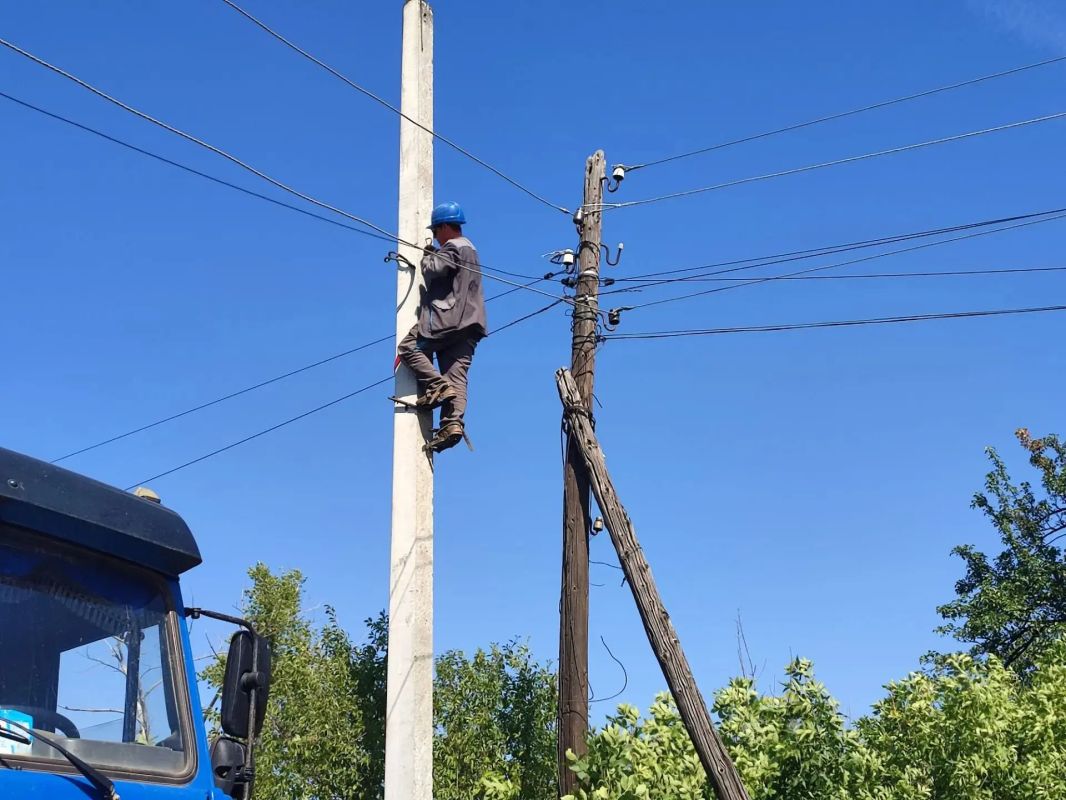 В Фащевке продолжаются работы по обновлению электросетей В Фащевке продолжаются работы по обновлению электросетей