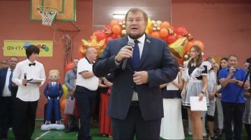 Денис Колесников: В первый день осени побывал в двух школах Луганска в Луганском учебно-воспитательном комплексе «Интеллект» и школе-интернате для слепых и слабовидящих детей «Особый взгляд»