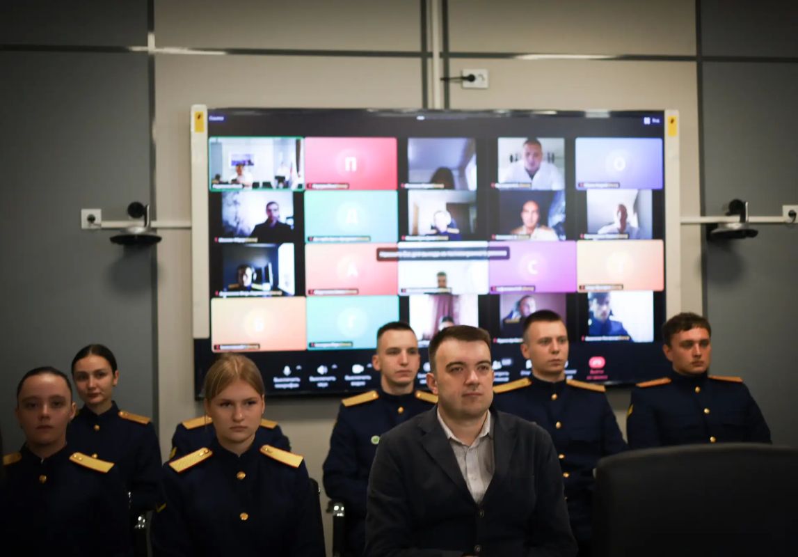 В Луганской академии Следственного комитета состоялось торжественное мероприятие, посвященное Дню знаний В Луганской академии Следственного комитета состоялось торжественное мероприятие, посвященное Дню знаний