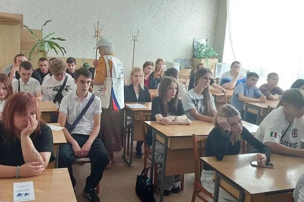 В Краснолучском колледже прошло информирование в рамках проекта «ИнформУИК» В Краснолучском колледже прошло информирование в рамках проекта «ИнформУИК»