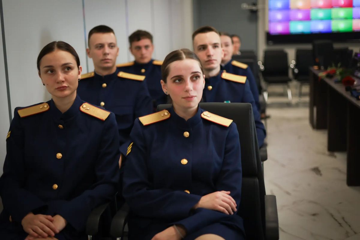 В Луганской академии Следственного комитета состоялось торжественное мероприятие, посвященное Дню знаний В Луганской академии Следственного комитета состоялось торжественное мероприятие, посвященное Дню знаний