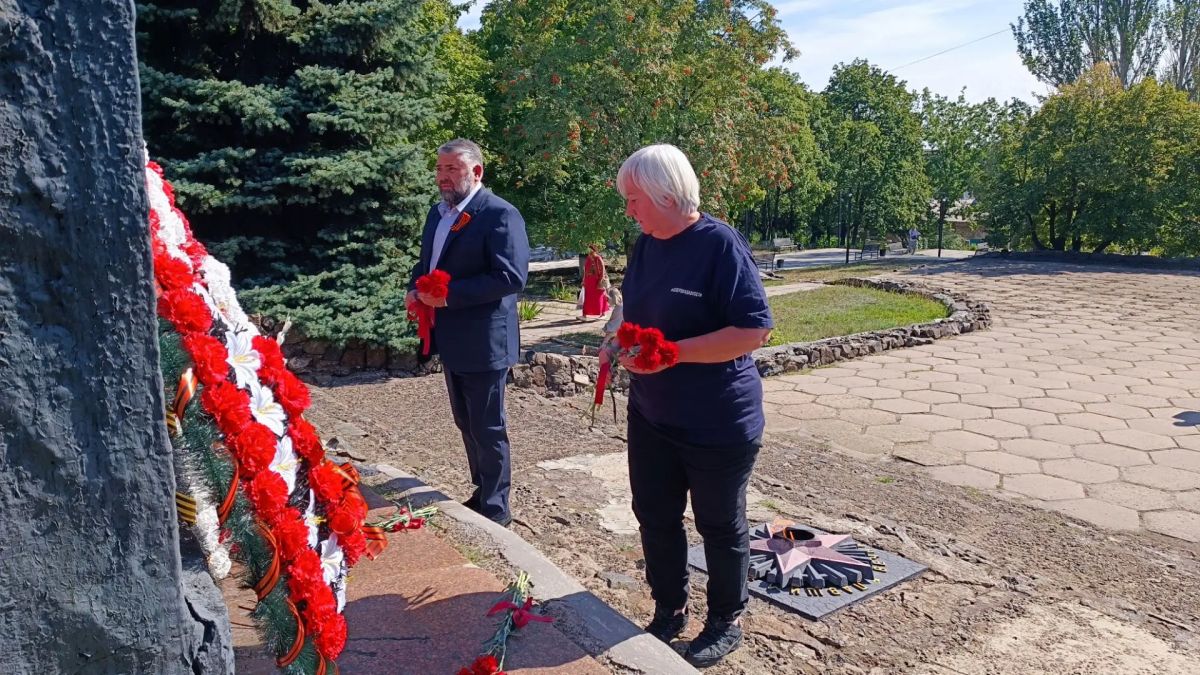 В День освобождения Брянки от немецко-фашистских захватчиков город вновь обратился к своей истории В День освобождения Брянки от немецко-фашистских захватчиков город вновь обратился к своей истории
