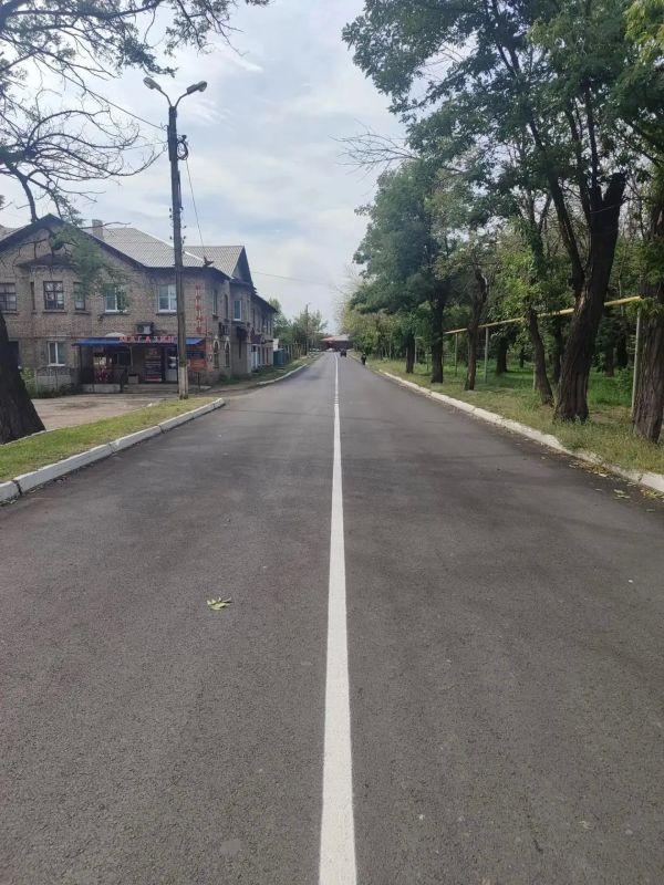В рамках партийного проекта "Безопасные дороги" специалисты «Луганского Автодора» обновили дорожную разметку на улицах Брянки, чтобы водители могли чётко видеть границы полос движения и безопаснее ориентироваться в тёмное... В рамках партийного проекта "Безопасные дороги" специалисты «Луганского Автодора» обновили дорожную разметку на улицах Брянки, чтобы водители могли чётко видеть границы полос движения и безопаснее ориентироваться в тёмное...