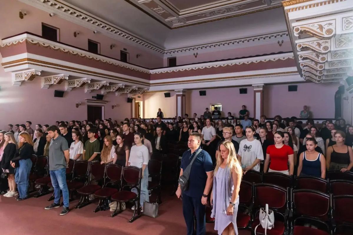 Дневники Беслана: студенты Академии Матусовского прочли со сцены дневники выживших в Беслане