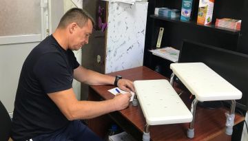 В Ровеньках обеспечивают техническими средствами реабилитации инвалидов