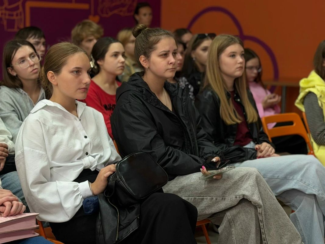 Делимся фотографиями памятных мероприятий, которые проходят в регионах России в честь 81-й годовщины Победы над милитаристской Японией и окончания Второй мировой войны Делимся фотографиями памятных мероприятий, которые проходят в регионах России в честь 81-й годовщины Победы над милитаристской Японией и окончания Второй мировой войны