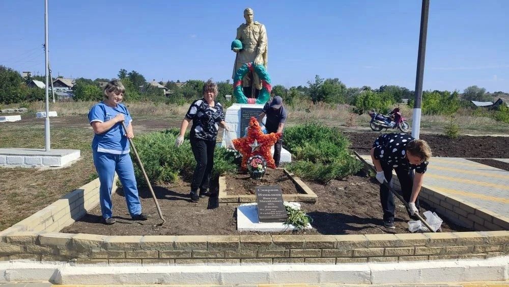 Сегодня, в честь Дня освобождения от немецко-фашистских захватчиков пгт Городище Перевальского района, на прилегающей территории к Братской могиле советских воинов, к Памятному столбу Икона «Отечество», Памятному знаку... Сегодня, в честь Дня освобождения от немецко-фашистских захватчиков пгт Городище Перевальского района, на прилегающей территории к Братской могиле советских воинов, к Памятному столбу Икона «Отечество», Памятному знаку...