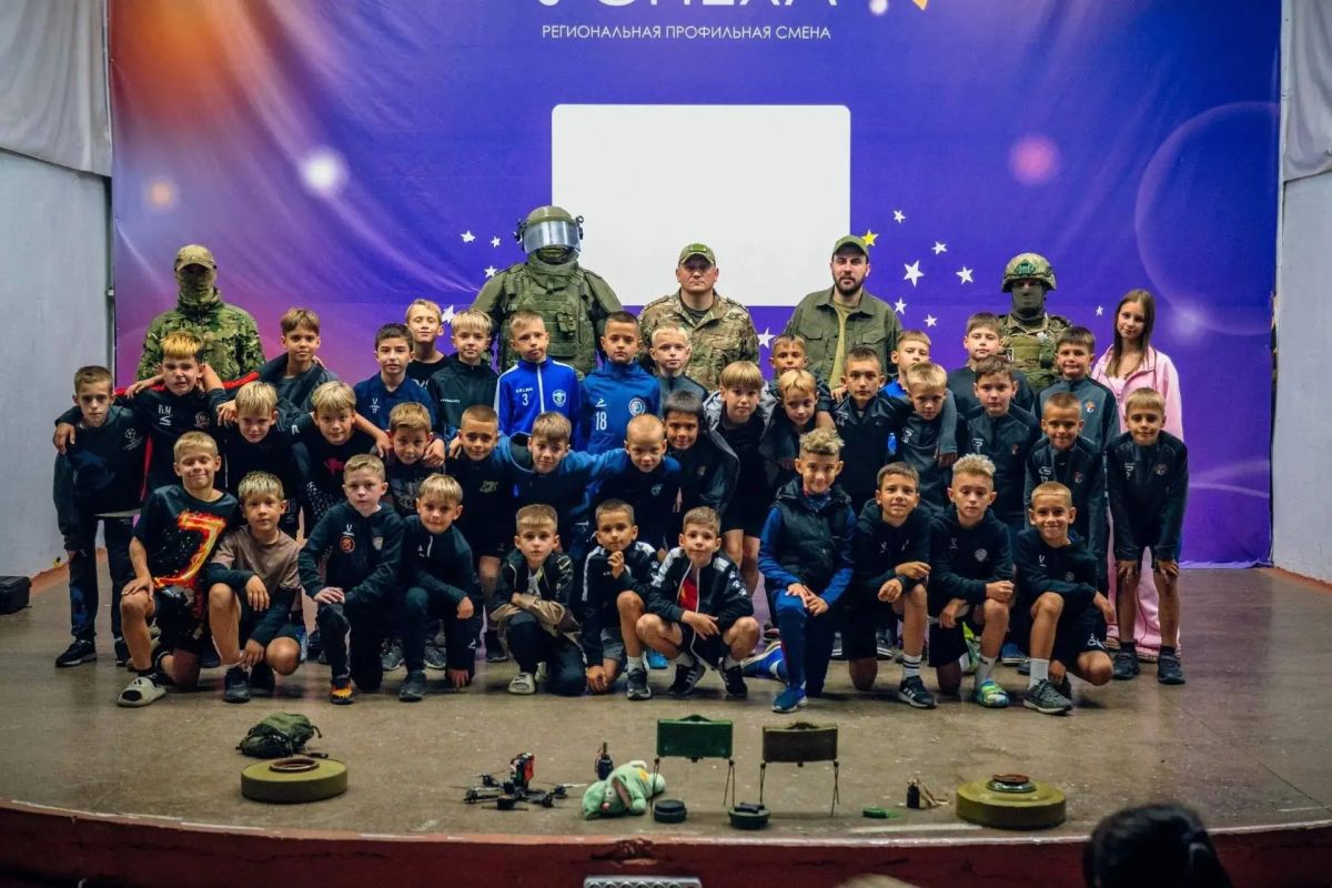 Алчевские футболисты заняли 3-е место в спортивно-патриотическом фестивале «Дорогами Победы» в Курске Алчевские футболисты заняли 3-е место в спортивно-патриотическом фестивале «Дорогами Победы» в Курске