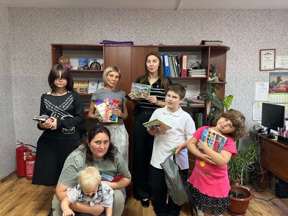 Рука помощи: канцтовары ко Дню знаний для детей Перевальского округа Рука помощи: канцтовары ко Дню знаний для детей Перевальского округа