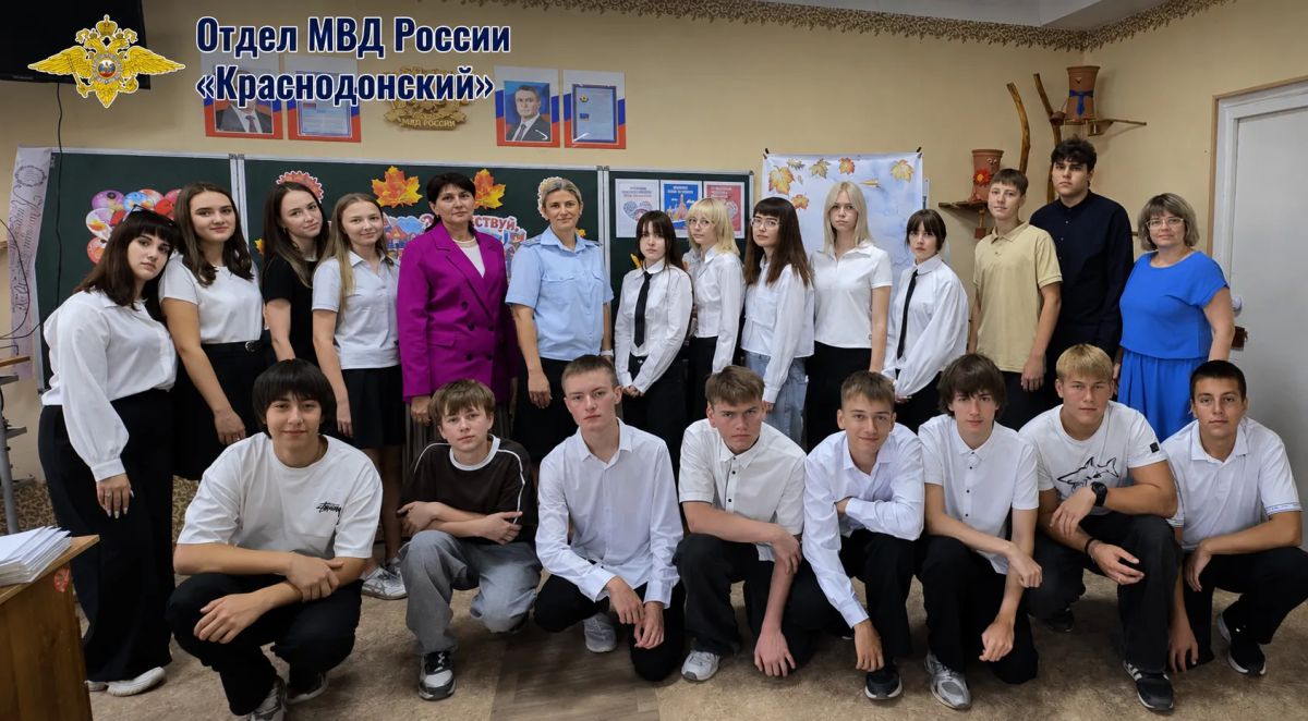 Полицейские ЛНР провели профориентационные беседы со школьниками и пожелали успешного учебного года Полицейские ЛНР провели профориентационные беседы со школьниками и пожелали успешного учебного года