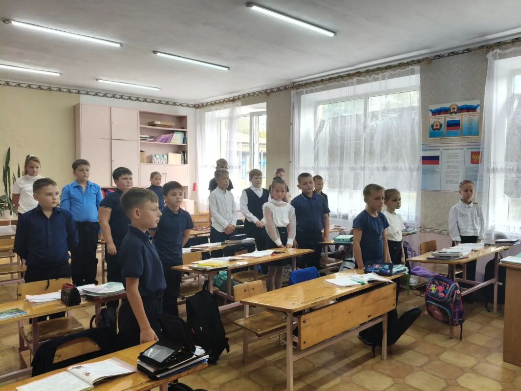 Сегодня Лутугинская средняя школа № 2 присоединилась ко Дню солидарности Сегодня Лутугинская средняя школа № 2 присоединилась ко Дню солидарности