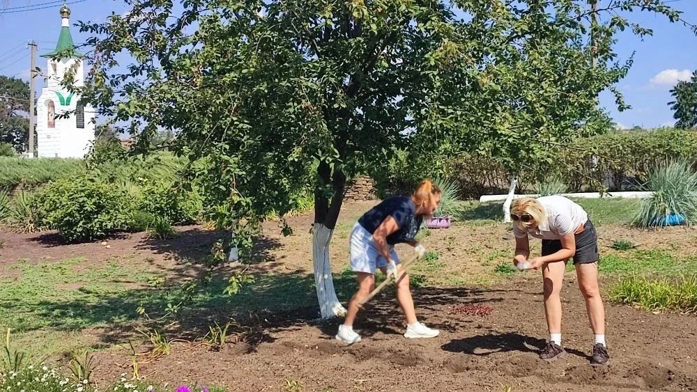 Сегодня, в честь Дня освобождения от немецко-фашистских захватчиков пгт Городище Перевальского района, на прилегающей территории к Братской могиле советских воинов, к Памятному столбу Икона «Отечество», Памятному знаку... Сегодня, в честь Дня освобождения от немецко-фашистских захватчиков пгт Городище Перевальского района, на прилегающей территории к Братской могиле советских воинов, к Памятному столбу Икона «Отечество», Памятному знаку...