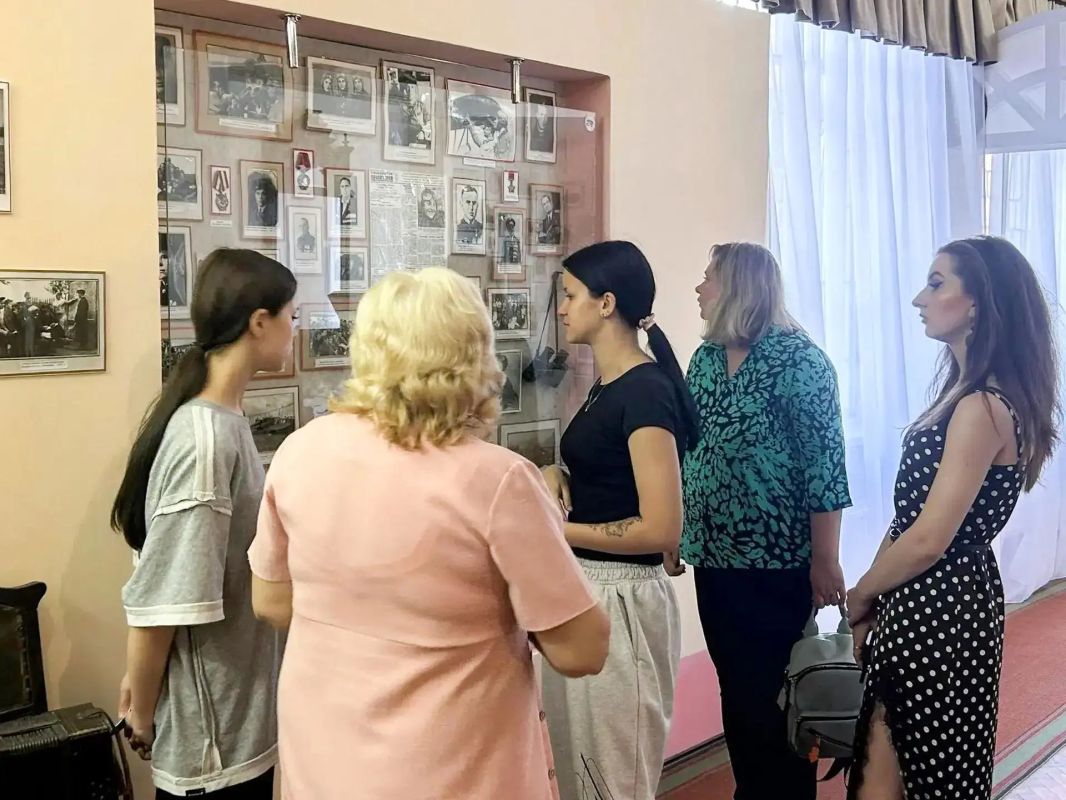 Стахановская молодежь посетила музей в 83-ю годовщину освобождения города