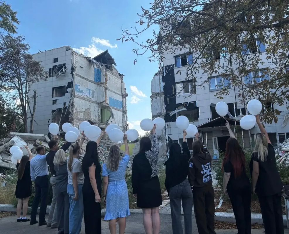 У Старобельского факультета ЛГПУ прошла акция «Белые шары памяти» У Старобельского факультета ЛГПУ прошла акция «Белые шары памяти»