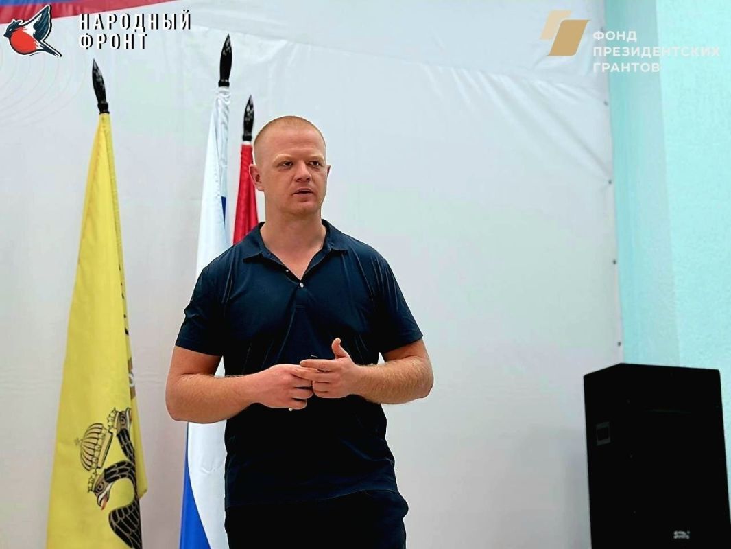 В День солидарности борьбы с терроризмом Молодёжка НФ совместно с сотрудником Центра по противодействию экстремизму МВД ЛНР и начальником отделения информационной безопасности военной комендатуры ЛНР провела лекцию для... В День солидарности борьбы с терроризмом Молодёжка НФ совместно с сотрудником Центра по противодействию экстремизму МВД ЛНР и начальником отделения информационной безопасности военной комендатуры ЛНР провела лекцию для...