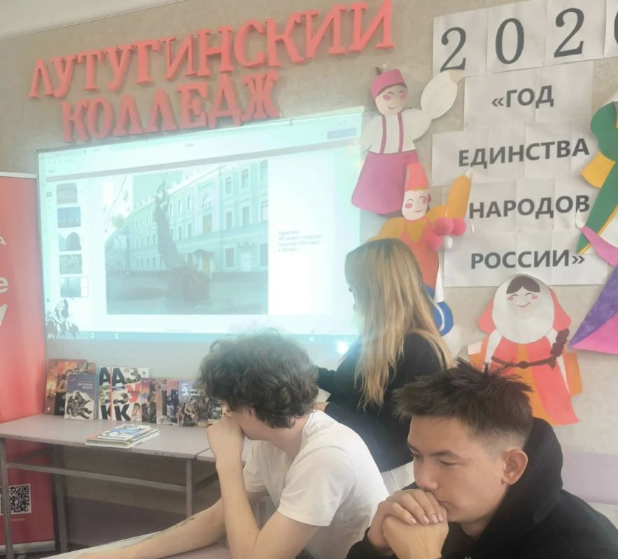 В Лутугинском колледже прошёл час памяти «Прерванный урок» В Лутугинском колледже прошёл час памяти «Прерванный урок»