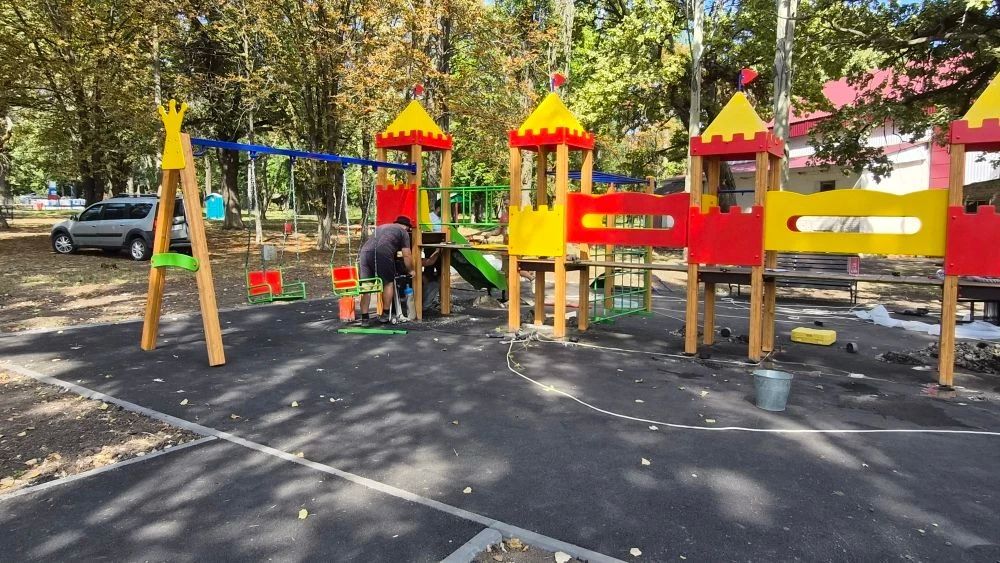 В парке им. Героев появится современная детская площадка В парке им. Героев появится современная детская площадка
