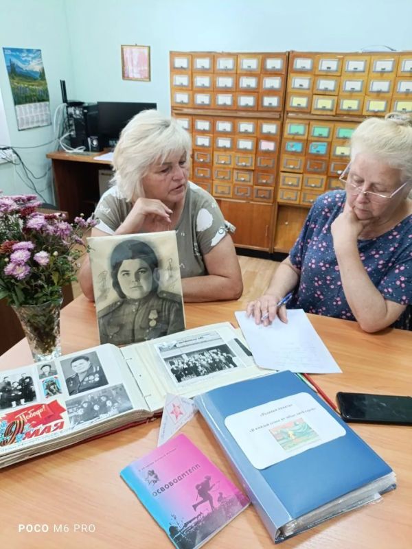 В Перевальской библиотеке № 20 открылась выставка «Огненные версты Донбасса» В Перевальской библиотеке № 20 открылась выставка «Огненные версты Донбасса»