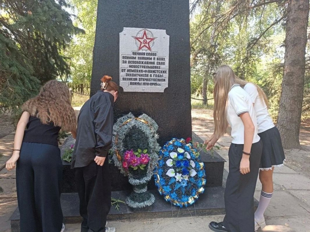 Память жива: в Меловском округе отметили День освобождения Ворошиловградской области от фашистских захватчиков Память жива: в Меловском округе отметили День освобождения Ворошиловградской области от фашистских захватчиков