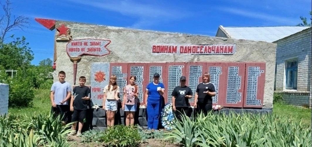 Память жива: в Меловском округе отметили День освобождения Ворошиловградской области от фашистских захватчиков Память жива: в Меловском округе отметили День освобождения Ворошиловградской области от фашистских захватчиков