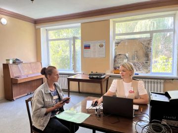 В селе Червоный Жовтень состоялся выездной прием граждан специалистами ГБУ ЛНР «МФЦ»