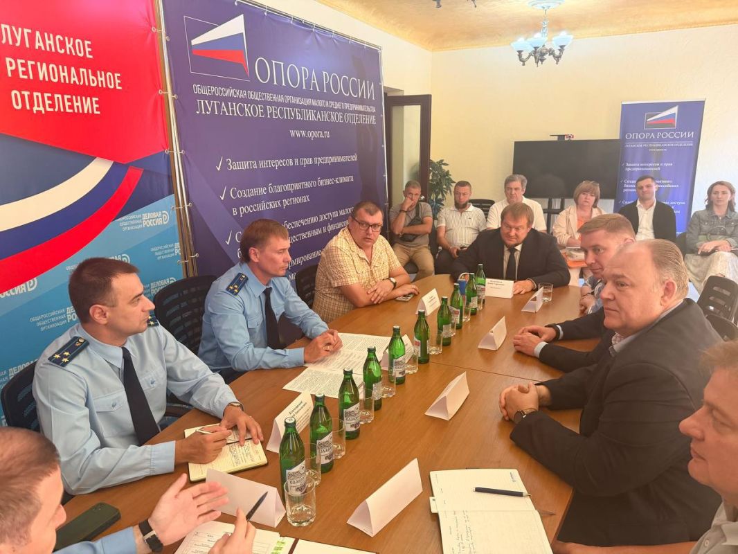 Сегодня в ходе рабочей встречи с предпринимателями состоялось подписание соглашения о сотрудничестве между Луганским отделением «ОПОРЫ РОССИИ» и Прокуратурой ЛНР Сегодня в ходе рабочей встречи с предпринимателями состоялось подписание соглашения о сотрудничестве между Луганским отделением «ОПОРЫ РОССИИ» и Прокуратурой ЛНР