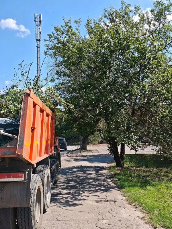 Более 10 километров продольной разметки нанесено на дорогах Луганска Более 10 километров продольной разметки нанесено на дорогах Луганска