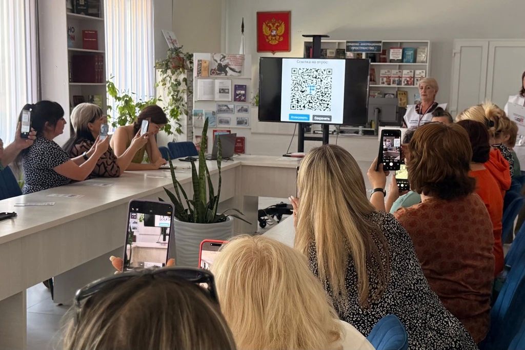 В Ровеньках прошла встреча с сотрудниками библиотек в рамках проекта «ИнформУИК» В Ровеньках прошла встреча с сотрудниками библиотек в рамках проекта «ИнформУИК»