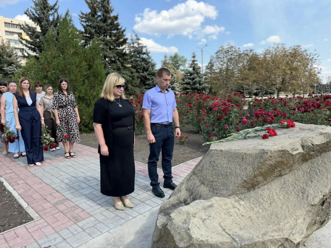 В День Неизвестного Солдата — защитника Луганской Народной Республики мы склонили головы перед памятью тех, кто до последнего вздоха оборонял Луганщину В День Неизвестного Солдата — защитника Луганской Народной Республики мы склонили головы перед памятью тех, кто до последнего вздоха оборонял Луганщину