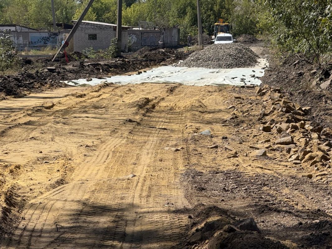 В Краснодоне продолжается ремонт улицы Красных Шахтёров В Краснодоне продолжается ремонт улицы Красных Шахтёров