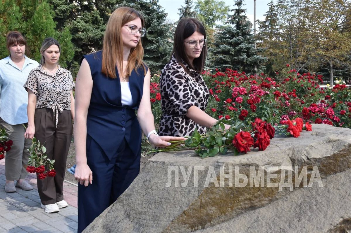 В Первомайске состоялось мероприятие, посвященное Дню неизвестного солдата - защитника Луганской Народной Республики В Первомайске состоялось мероприятие, посвященное Дню неизвестного солдата - защитника Луганской Народной Республики