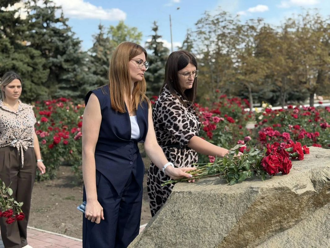 В День Неизвестного Солдата — защитника Луганской Народной Республики мы склонили головы перед памятью тех, кто до последнего вздоха оборонял Луганщину В День Неизвестного Солдата — защитника Луганской Народной Республики мы склонили головы перед памятью тех, кто до последнего вздоха оборонял Луганщину