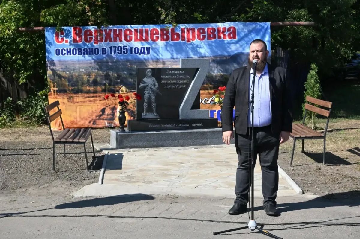 Сегодня, в День Неизвестного солдата — защитника Луганской Народной Республики, совместно с Иваном Санаевым, Председателем социального комитета Народного Совета ЛНР, Владимиром Шавлаем, Председателем Совета Краснодонского... Сегодня, в День Неизвестного солдата — защитника Луганской Народной Республики, совместно с Иваном Санаевым, Председателем социального комитета Народного Совета ЛНР, Владимиром Шавлаем, Председателем Совета Краснодонского...