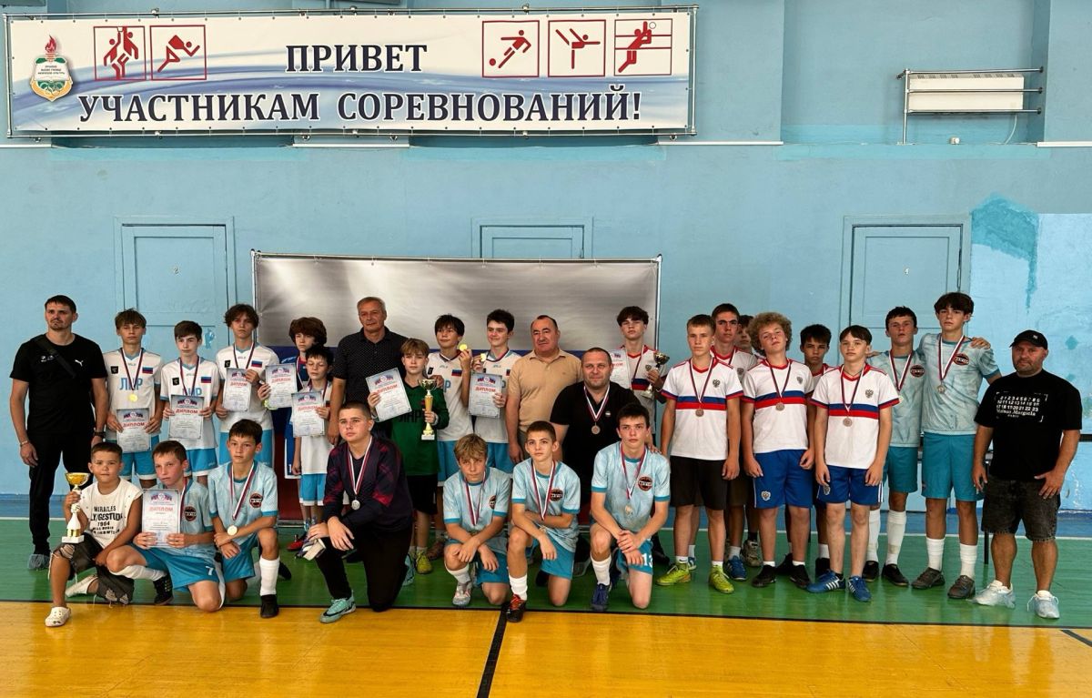 От двора — к большой мечте! От двора — к большой мечте!