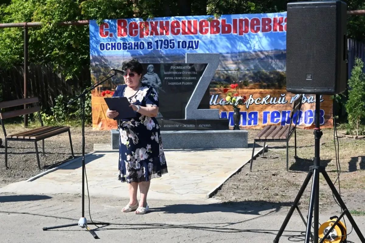Сегодня, в День Неизвестного солдата — защитника Луганской Народной Республики, совместно с Иваном Санаевым, Председателем социального комитета Народного Совета ЛНР, Владимиром Шавлаем, Председателем Совета Краснодонского... Сегодня, в День Неизвестного солдата — защитника Луганской Народной Республики, совместно с Иваном Санаевым, Председателем социального комитета Народного Совета ЛНР, Владимиром Шавлаем, Председателем Совета Краснодонского...