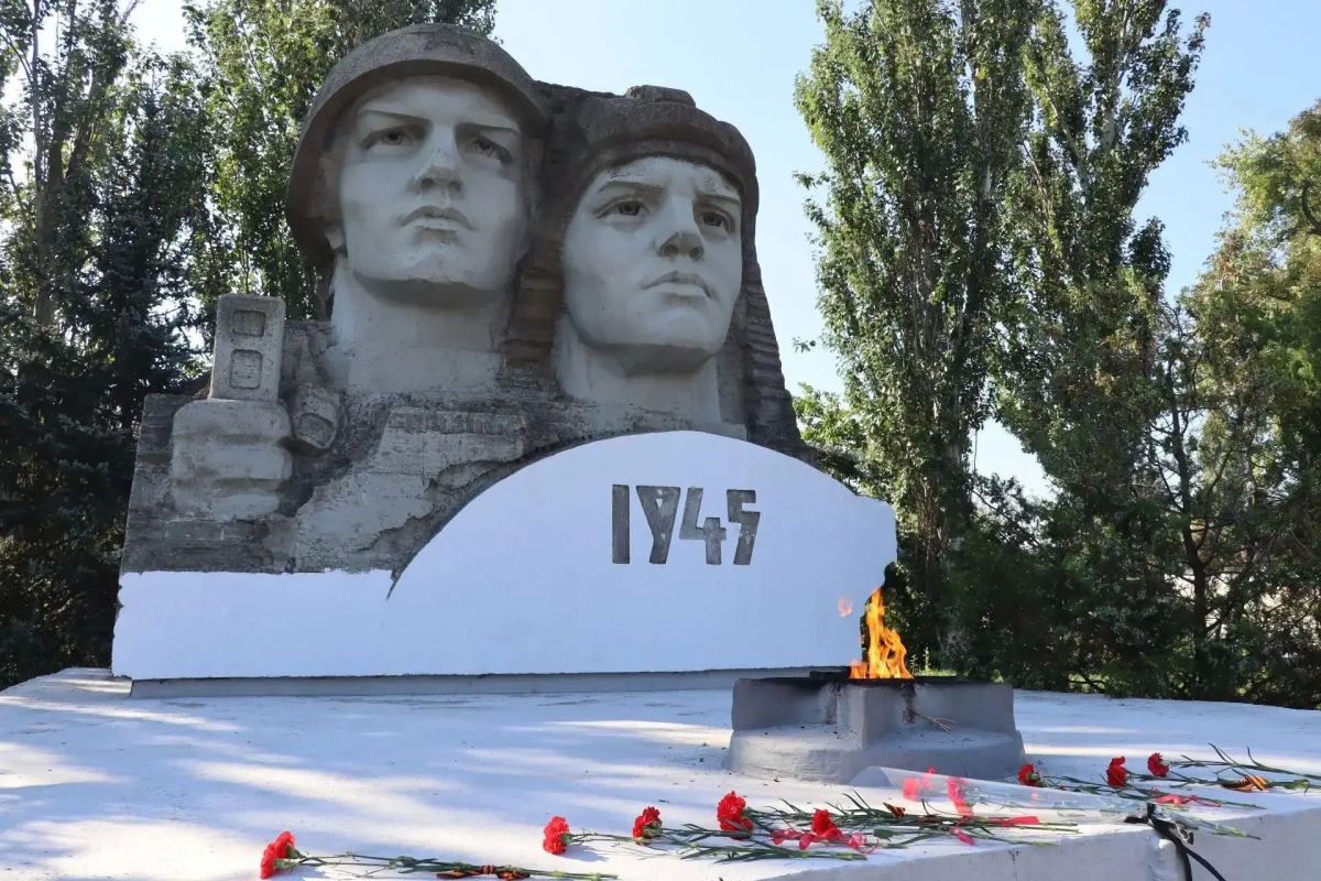 Яна Сылкина: С эти дни мы еще раз говорим искреннее "спасибо" поколениям героев, которые в разные годы отстояли независимость и свободу нашей великой страны и тем самым подарили жизнь и будущее каждому из нас Яна Сылкина: С эти дни мы еще раз говорим искреннее "спасибо" поколениям героев, которые в разные годы отстояли независимость и свободу нашей великой страны и тем самым подарили жизнь и будущее каждому из нас