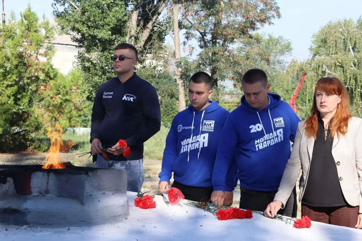 В эти сентябрьские дни есть даты, неразрывно связанные с подвигом нашего народа: День Победы над милитаристской Японией и окончания Второй мировой войны, годовщина освобождения Ворошиловградской области от немецко-фашистских... В эти сентябрьские дни есть даты, неразрывно связанные с подвигом нашего народа: День Победы над милитаристской Японией и окончания Второй мировой войны, годовщина освобождения Ворошиловградской области от немецко-фашистских...