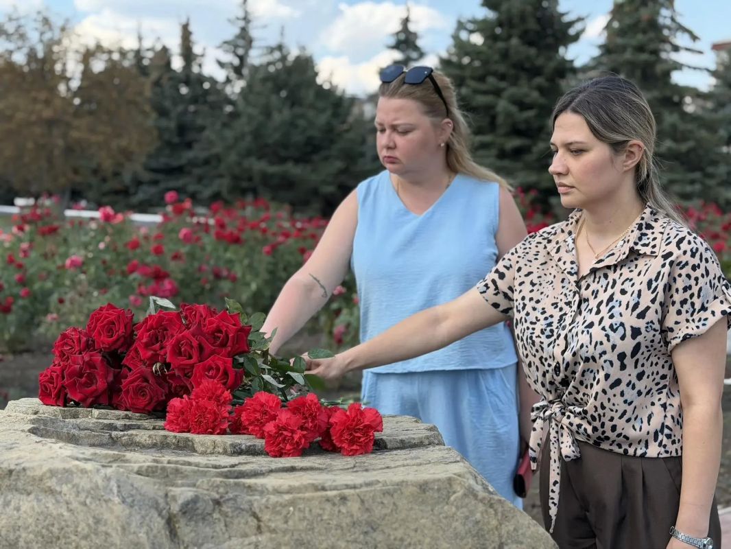 В День Неизвестного Солдата — защитника Луганской Народной Республики мы склонили головы перед памятью тех, кто до последнего вздоха оборонял Луганщину В День Неизвестного Солдата — защитника Луганской Народной Республики мы склонили головы перед памятью тех, кто до последнего вздоха оборонял Луганщину