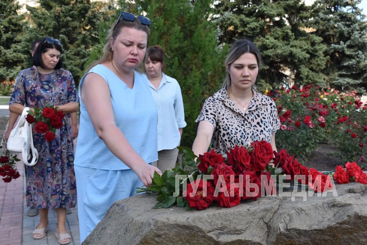 В Первомайске состоялось мероприятие, посвященное Дню неизвестного солдата - защитника Луганской Народной Республики В Первомайске состоялось мероприятие, посвященное Дню неизвестного солдата - защитника Луганской Народной Республики