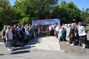 Сегодня, в День Неизвестного солдата — защитника Луганской Народной Республики, совместно с Иваном Санаевым, Председателем социального комитета Народного Совета ЛНР, Владимиром Шавлаем, Председателем Совета Краснодонского...