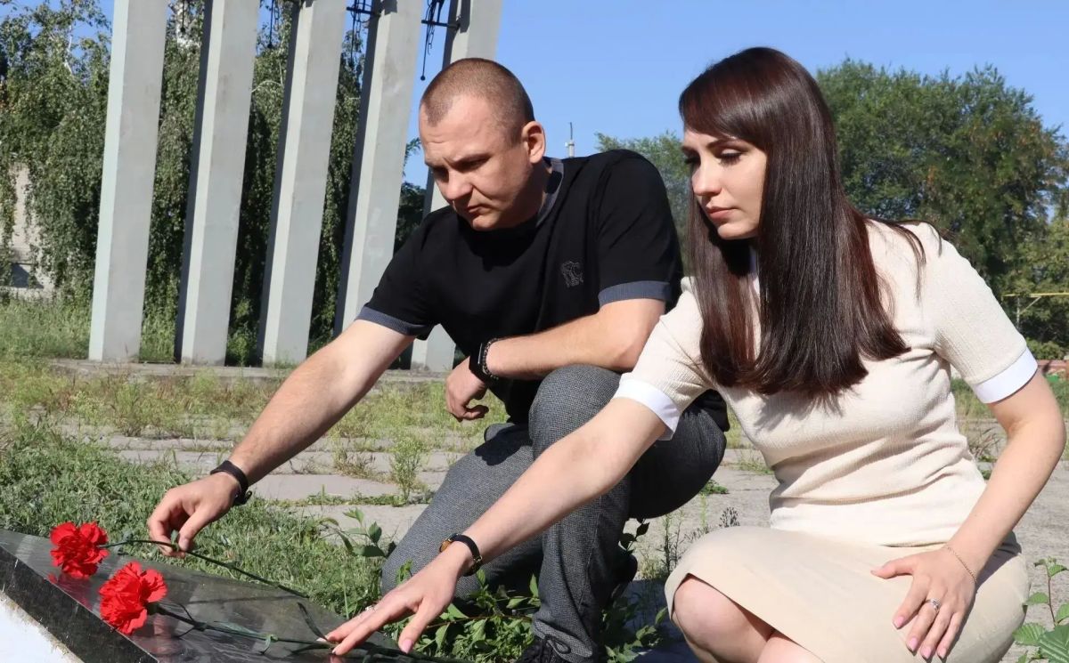 Яна Сылкина: С эти дни мы еще раз говорим искреннее "спасибо" поколениям героев, которые в разные годы отстояли независимость и свободу нашей великой страны и тем самым подарили жизнь и будущее каждому из нас Яна Сылкина: С эти дни мы еще раз говорим искреннее "спасибо" поколениям героев, которые в разные годы отстояли независимость и свободу нашей великой страны и тем самым подарили жизнь и будущее каждому из нас