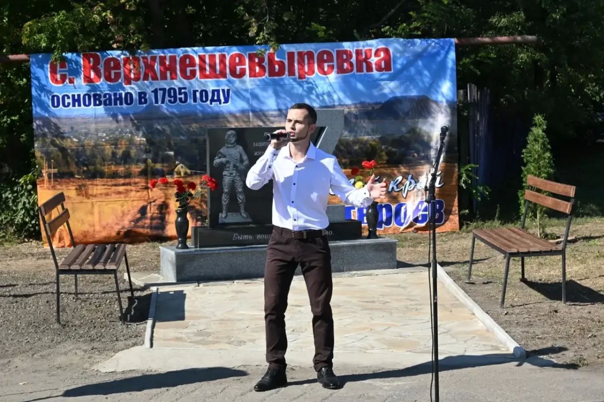Сегодня, в День Неизвестного солдата — защитника Луганской Народной Республики, совместно с Иваном Санаевым, Председателем социального комитета Народного Совета ЛНР, Владимиром Шавлаем, Председателем Совета Краснодонского... Сегодня, в День Неизвестного солдата — защитника Луганской Народной Республики, совместно с Иваном Санаевым, Председателем социального комитета Народного Совета ЛНР, Владимиром Шавлаем, Председателем Совета Краснодонского...