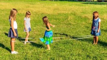 Игры нашего двора. Сейчас мы вспомним игры, которые радовали нас в детстве и которые, к сожалению, уходят в прошлое