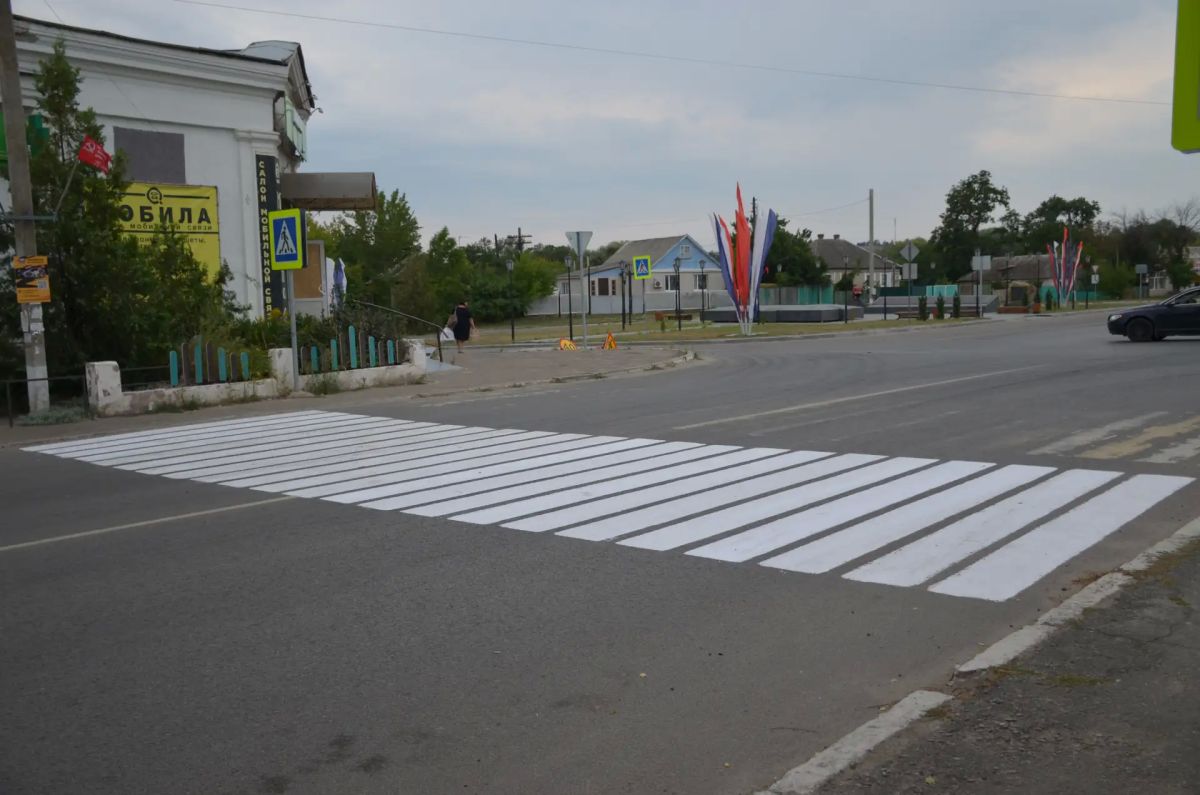 Безопасность детей — в приоритете: в Новоайдарском округе обновили дорожную разметку у школ Безопасность детей — в приоритете: в Новоайдарском округе обновили дорожную разметку у школ